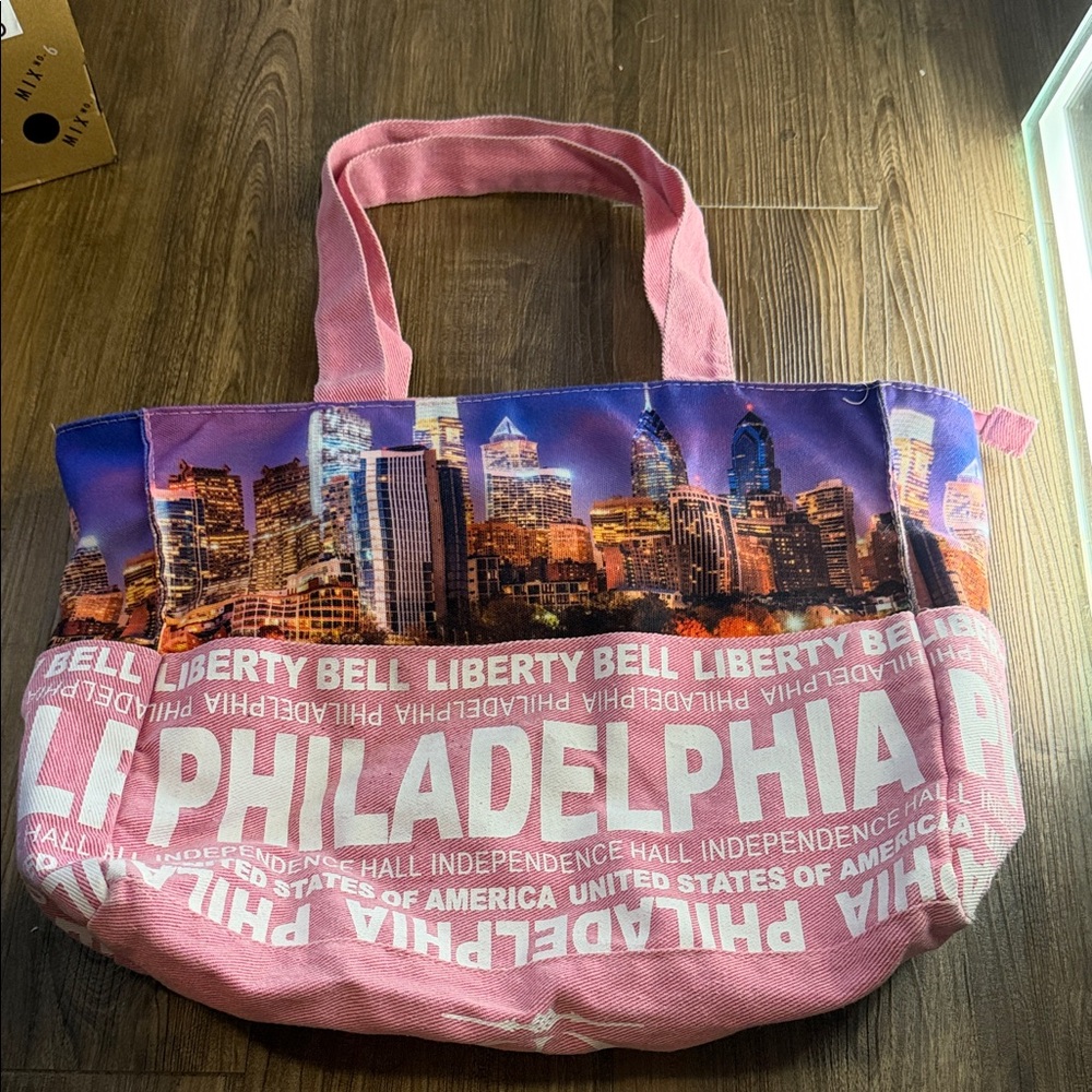 Philadelphia Skyline Pink travel Tote Bag